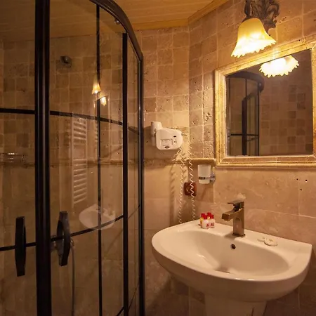 Hotell Center Cave House 2*