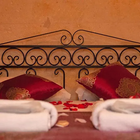 Hotel Center Cave House