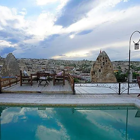 Center Cave House גורמה