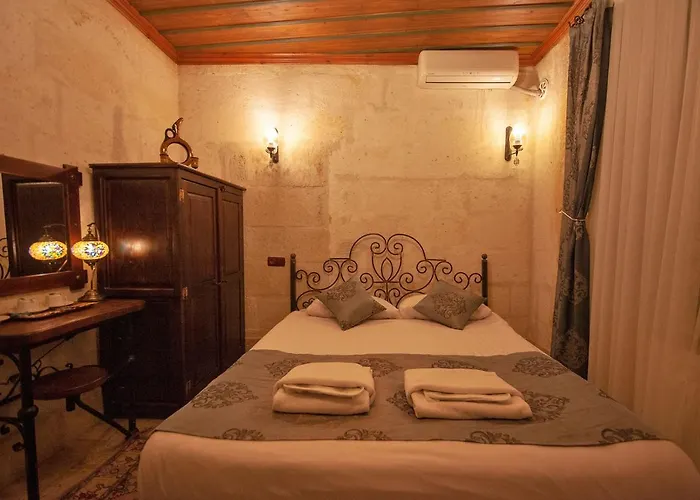 Center Cave House Hotel