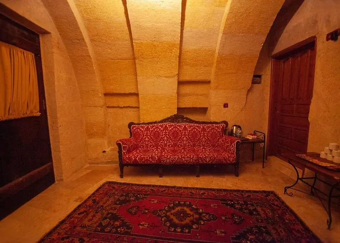 Center Cave House Hotel